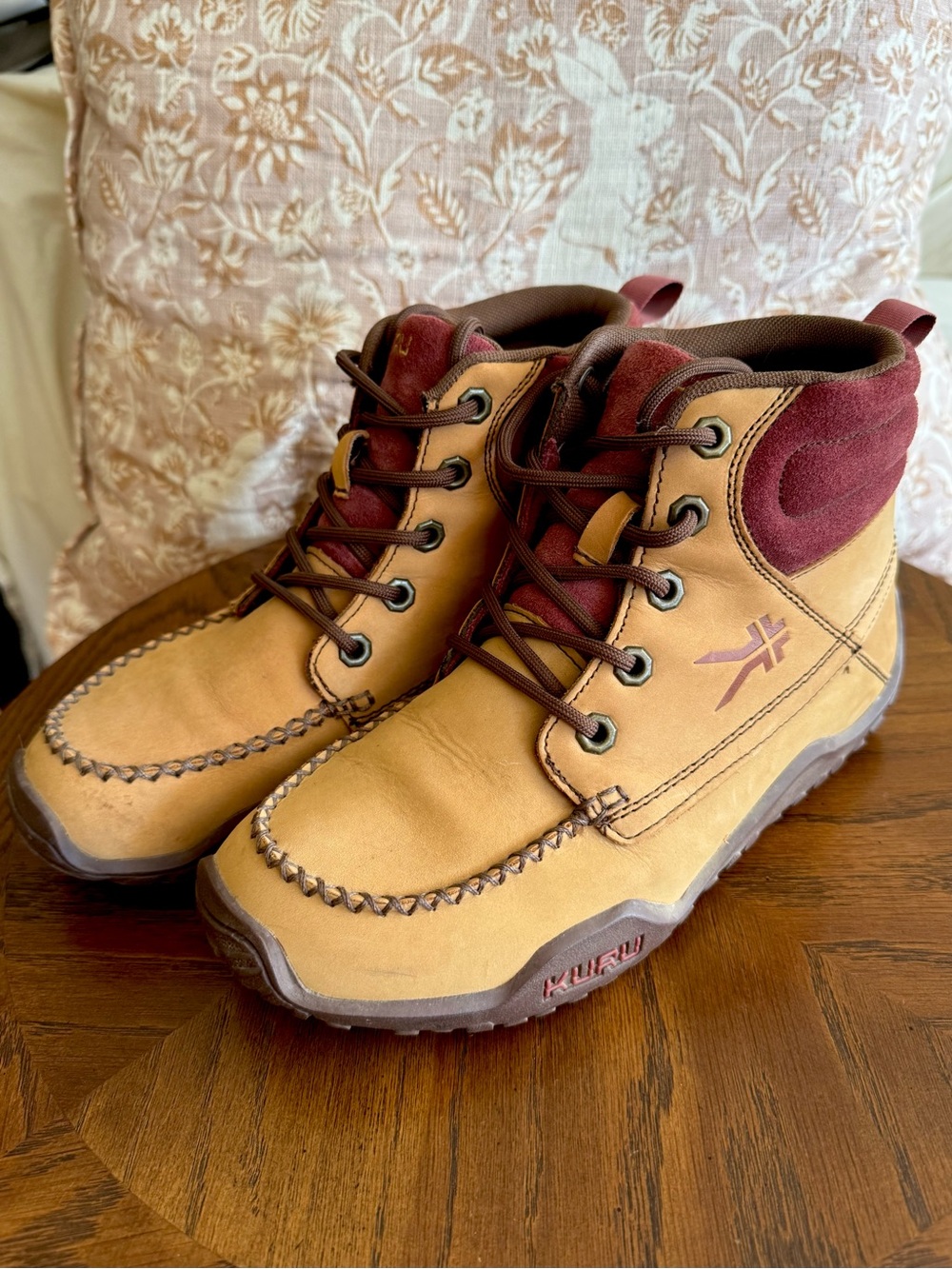 Kuru Quest Nubuck Hiking Boot Tan and Burgundy Women’s Size 8.5